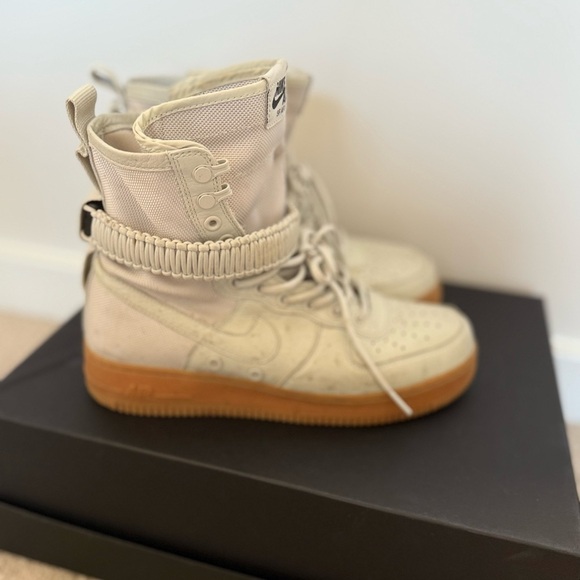 Nike Air Force 1 High-Top Sneakers - Picture 9 of 14
